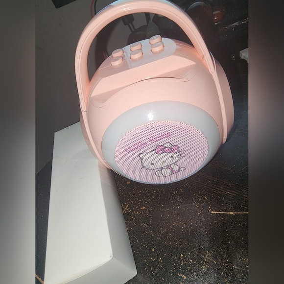 Hello Kitty bluetooth speaker with LED lights and microphone SOLD - Picture 3 of 4